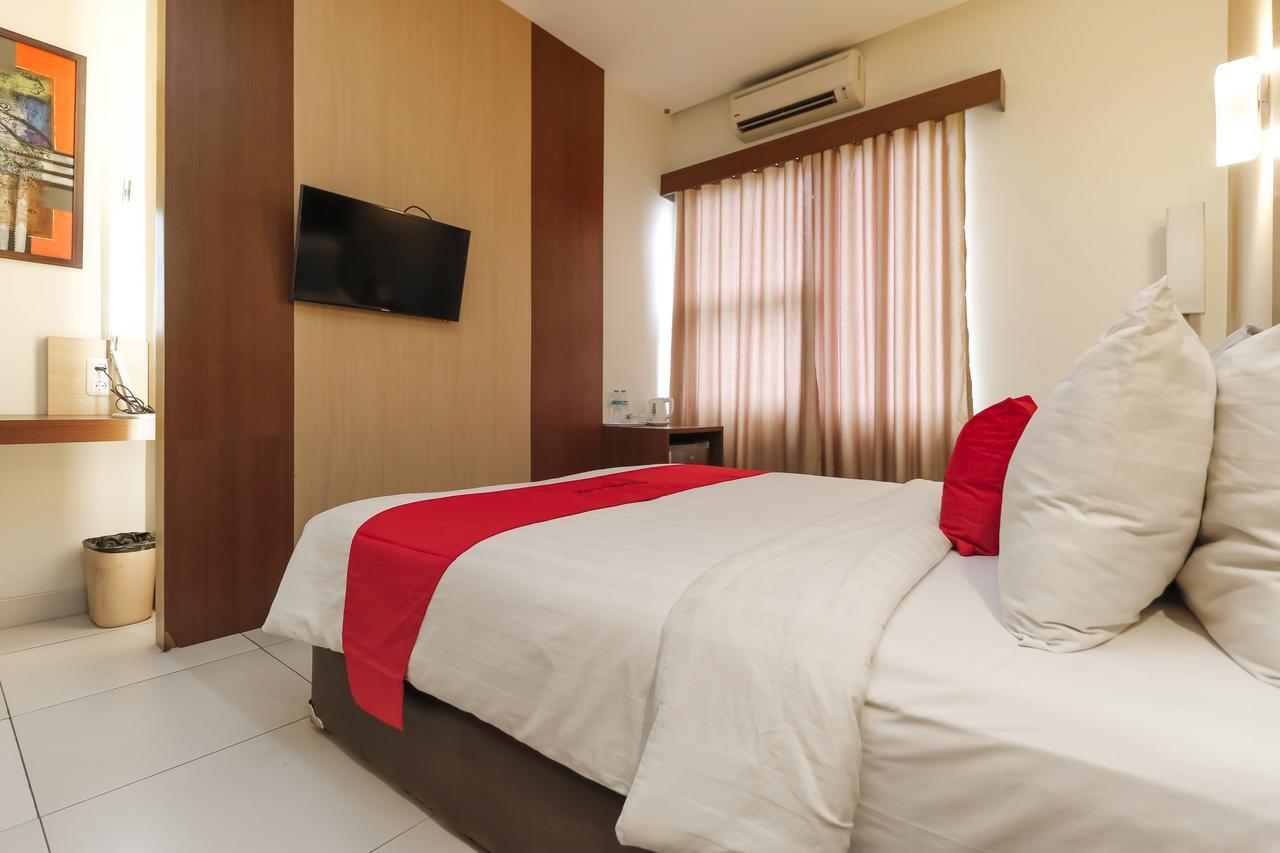 Reddoorz Near Roxy Hotel Jakarta Exterior photo