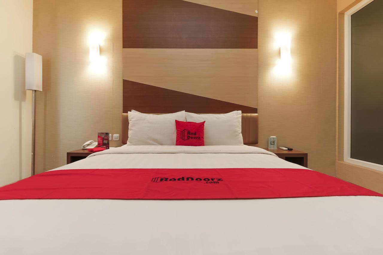 Reddoorz Near Roxy Hotel Jakarta Exterior photo