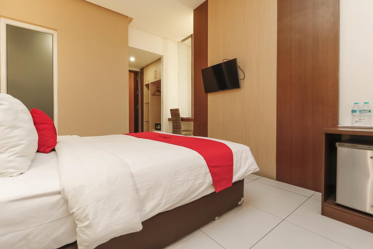 Reddoorz Near Roxy Hotel Jakarta Exterior photo
