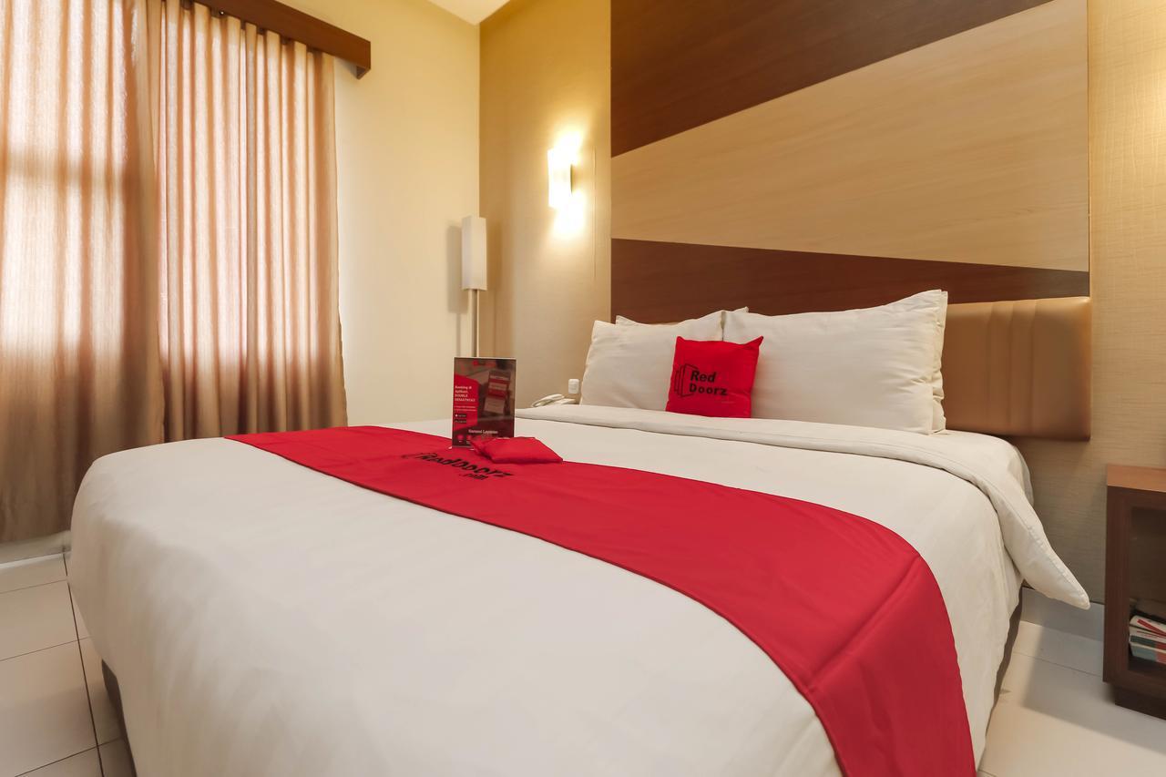 Reddoorz Near Roxy Hotel Jakarta Exterior photo