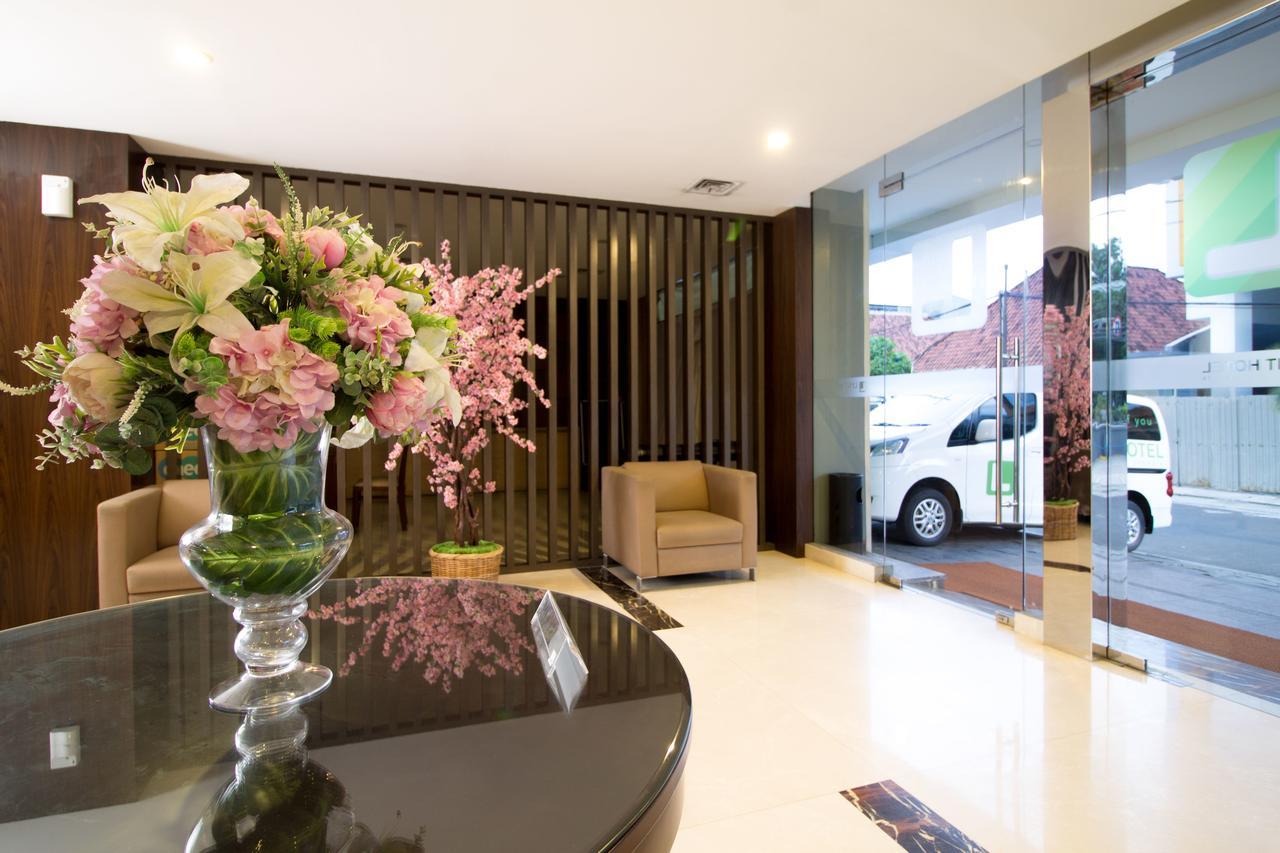 Reddoorz Near Roxy Hotel Jakarta Exterior photo